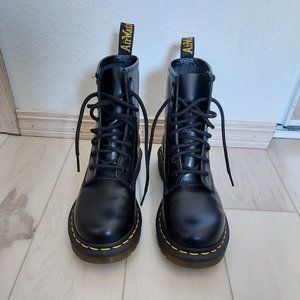 Doc Martens 1460 boots (almost new)